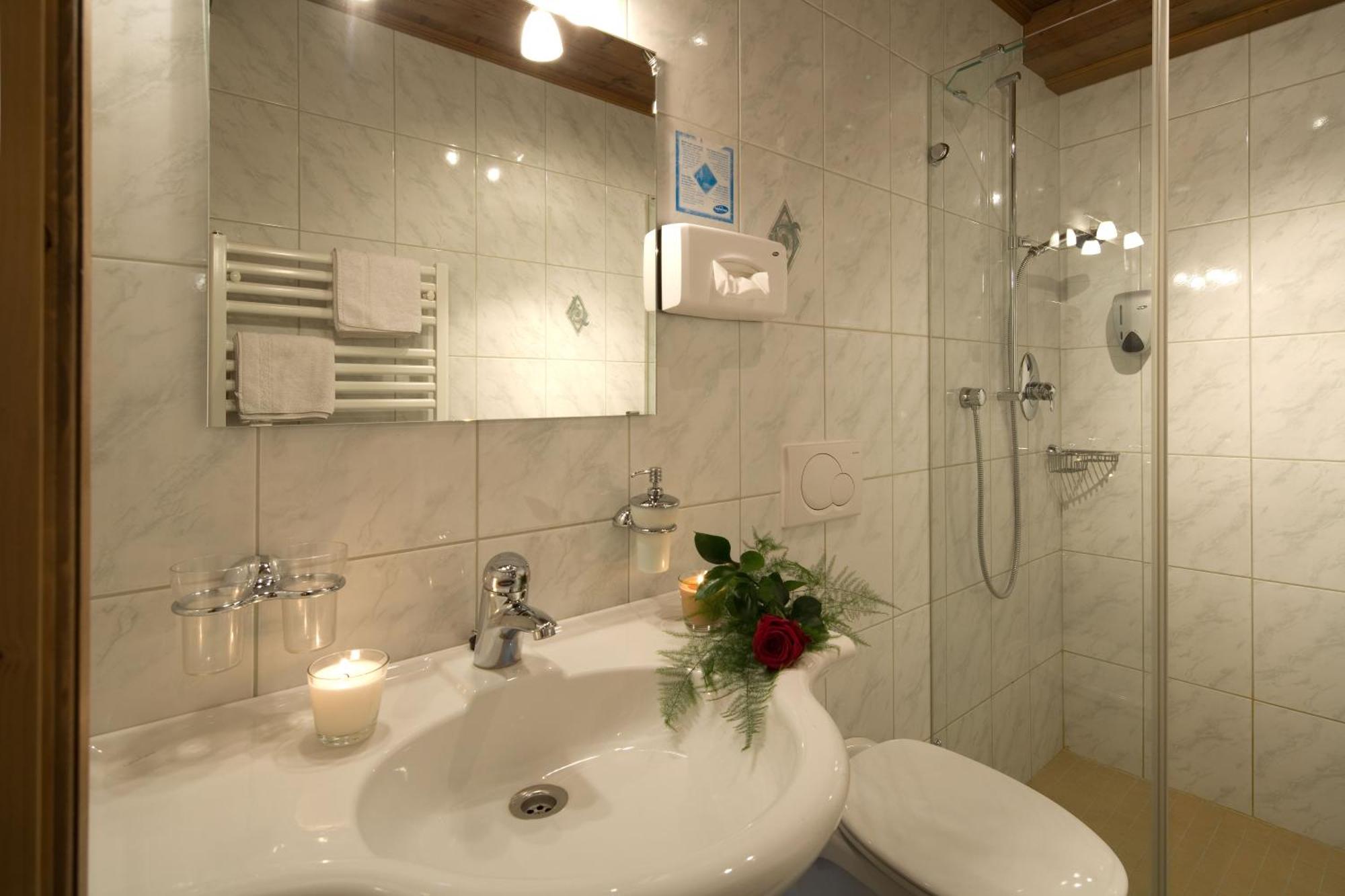 One-Bedroom Apartment,1293548404:JPEG